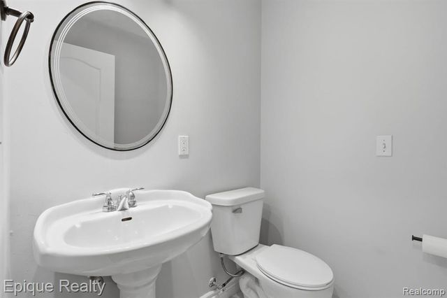 3040 Oak Moss Court, Fort Gratiot, MI 48059