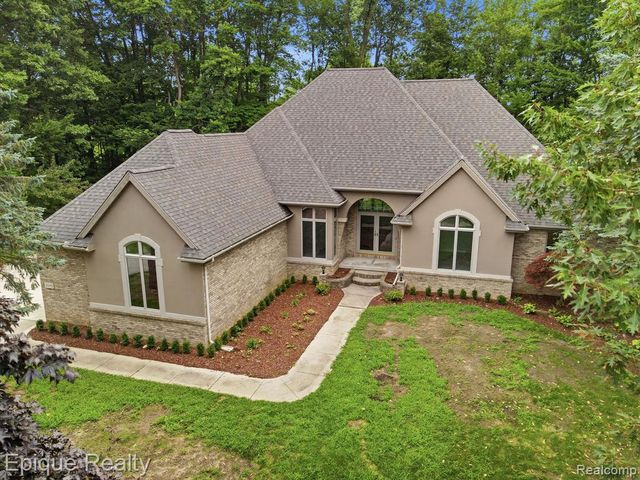 3040 Oak Moss Court, Fort Gratiot, MI 48059