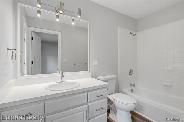 3040 Oak Moss Court, Fort Gratiot, MI 48059