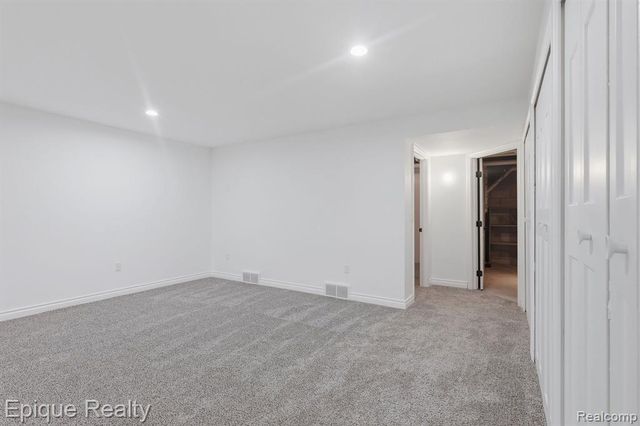 3040 Oak Moss Court, Fort Gratiot, MI 48059