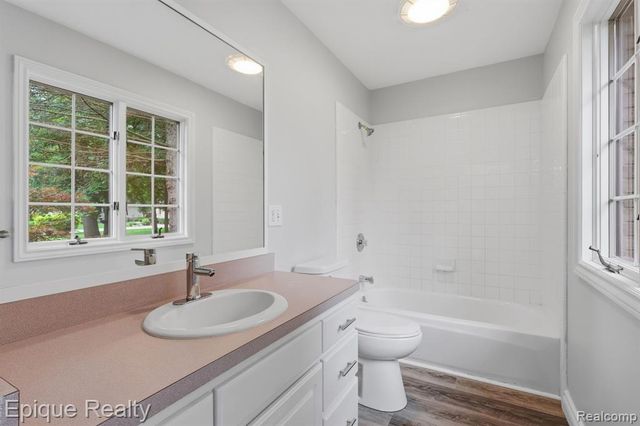 3040 Oak Moss Court, Fort Gratiot, MI 48059