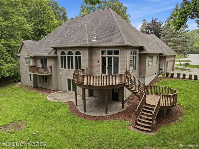 3040 Oak Moss Court, Fort Gratiot, MI 48059