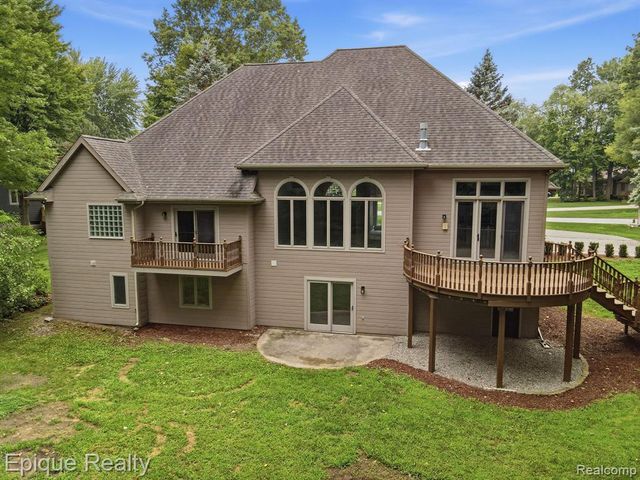 3040 Oak Moss Court, Fort Gratiot, MI 48059