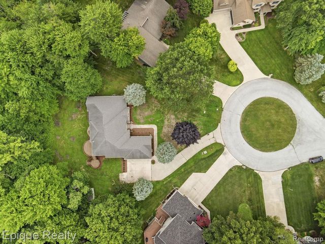 3040 Oak Moss Court, Fort Gratiot, MI 48059