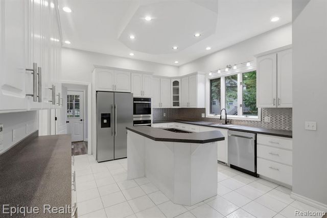 3040 Oak Moss Court, Fort Gratiot, MI 48059