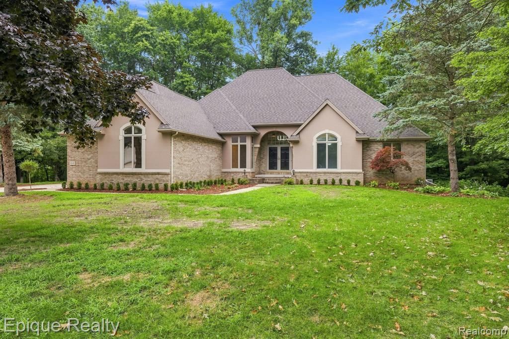3040 Oak Moss Court, Fort Gratiot, MI 48059