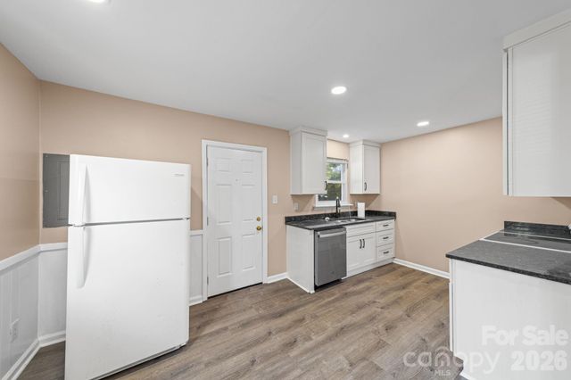 5045 Curtiswood Drive, Charlotte, NC 28213
