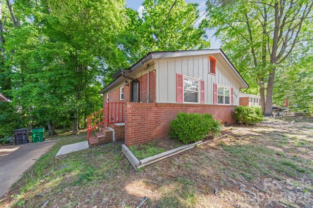 5045 Curtiswood Drive, Charlotte, NC 28213