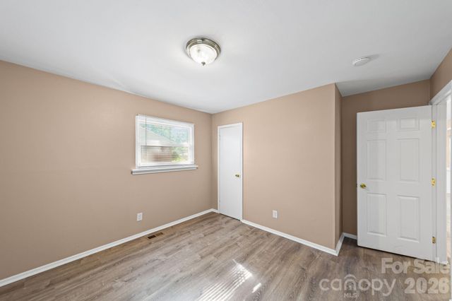 5045 Curtiswood Drive, Charlotte, NC 28213