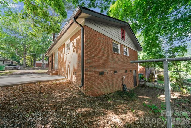 5045 Curtiswood Drive, Charlotte, NC 28213