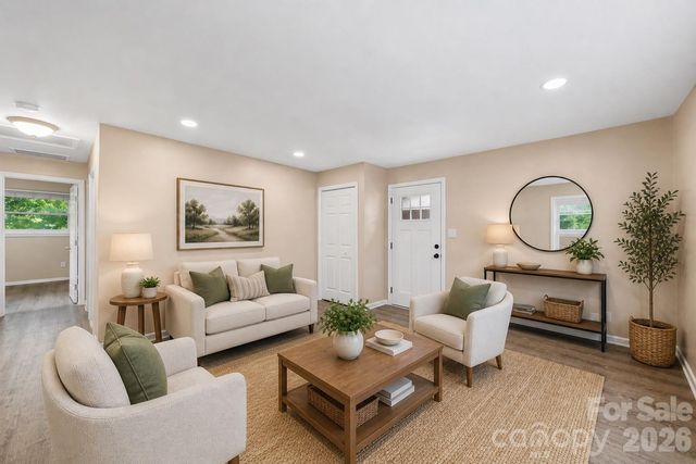 5045 Curtiswood Drive, Charlotte, NC 28213