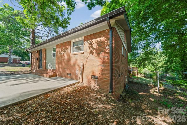 5045 Curtiswood Drive, Charlotte, NC 28213