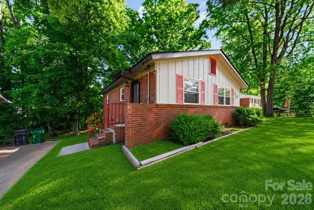 5045 Curtiswood Drive, Charlotte, NC 28213