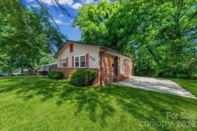 5045 Curtiswood Drive, Charlotte, NC 28213