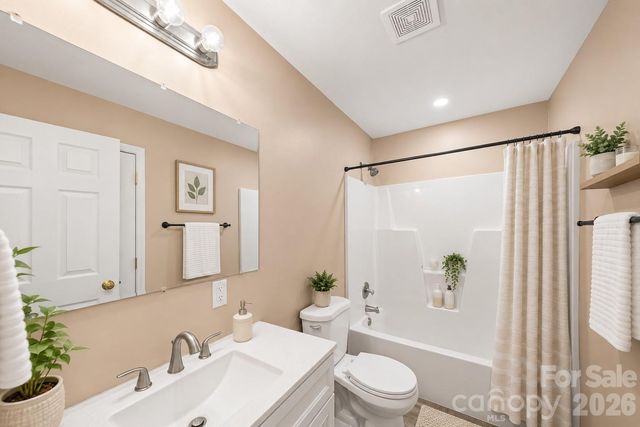 5045 Curtiswood Drive, Charlotte, NC 28213