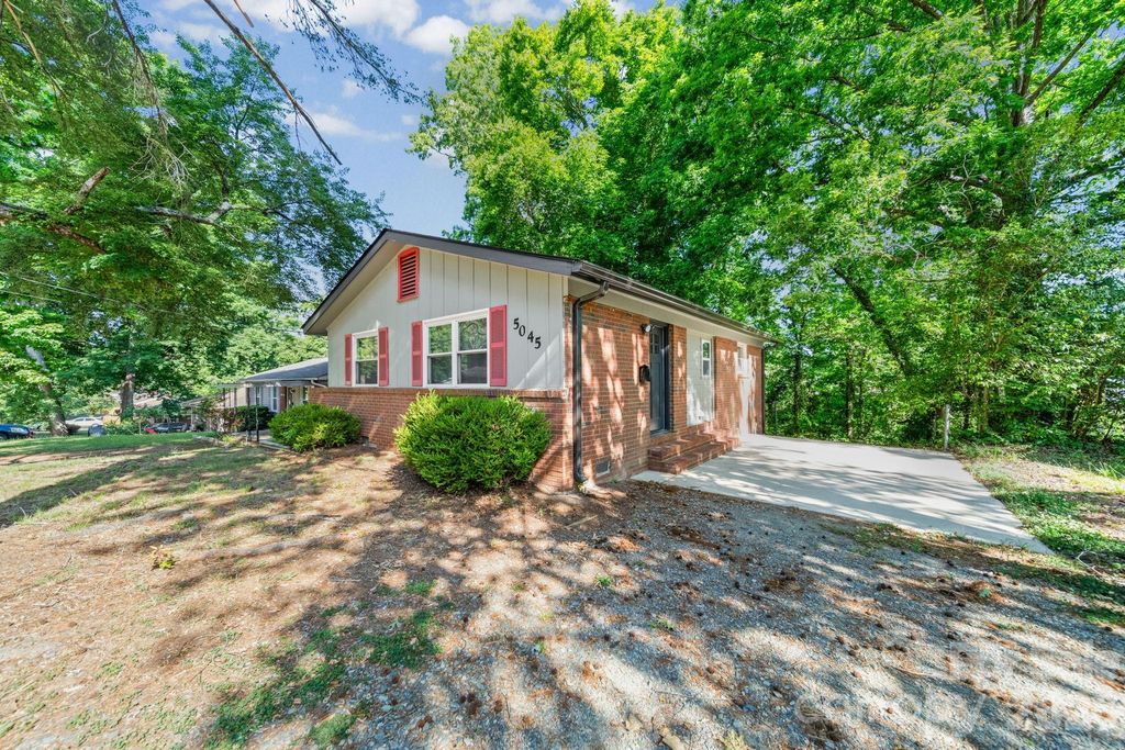 5045 Curtiswood Drive, Charlotte, NC 28213