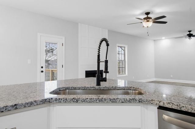 2125 Powell Rd, Clarksville, TN 37043