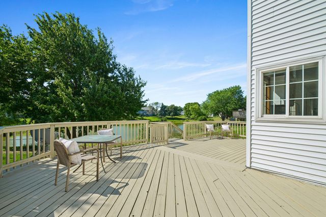 9142 Woodhall Crossing N, Brooklyn Park, MN 55443