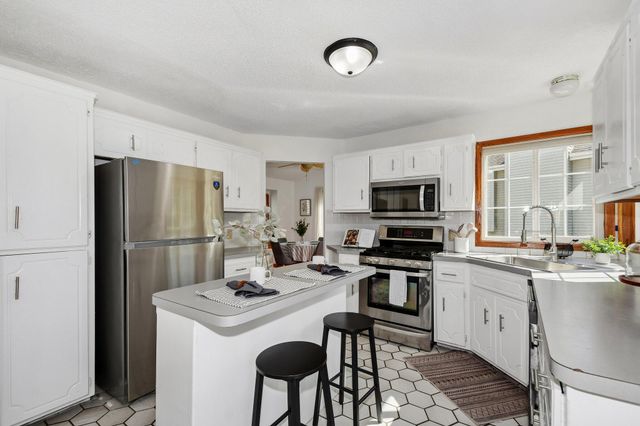 9142 Woodhall Crossing N, Brooklyn Park, MN 55443
