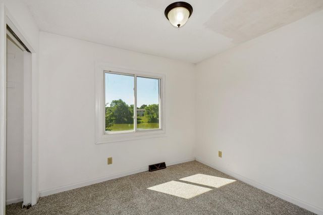 9142 Woodhall Crossing N, Brooklyn Park, MN 55443