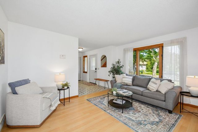 9142 Woodhall Crossing N, Brooklyn Park, MN 55443