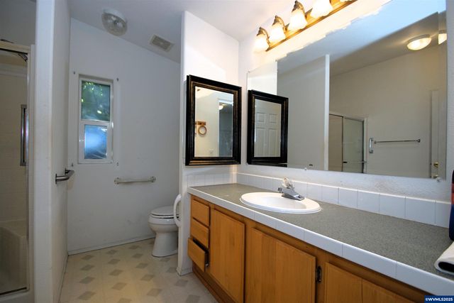 4252 Lemon St NE, Salem, OR 97305