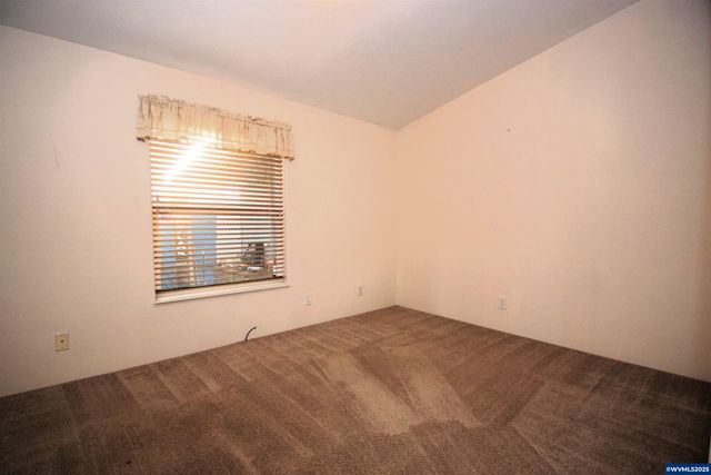 4252 Lemon St NE, Salem, OR 97305