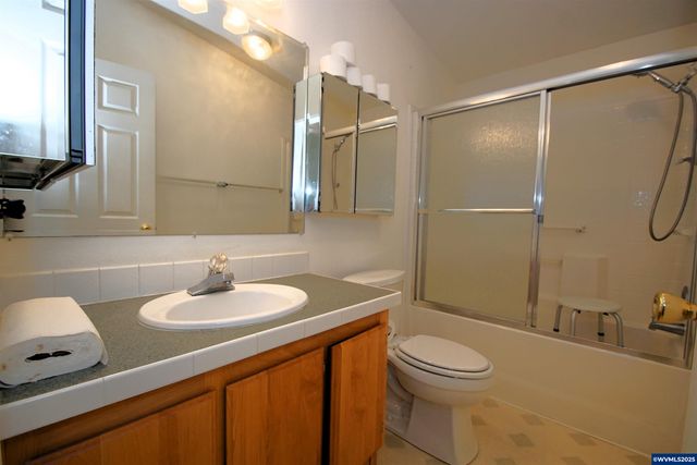 4252 Lemon St NE, Salem, OR 97305