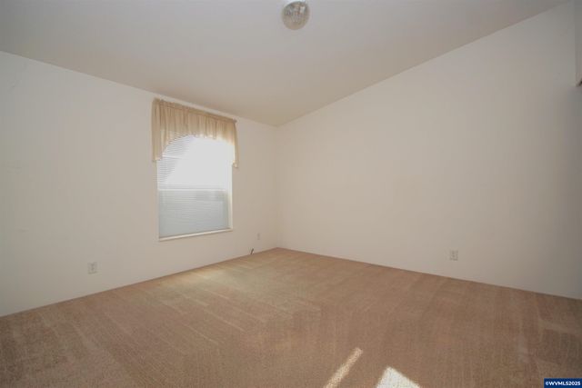 4252 Lemon St NE, Salem, OR 97305