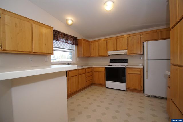 4252 Lemon St NE, Salem, OR 97305