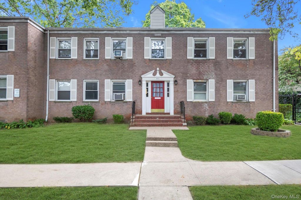 110-12 64 Road 40B, Forest Hills, NY 11375