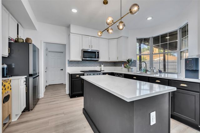 409 Baldwin Street, Grand Prairie, TX 75052