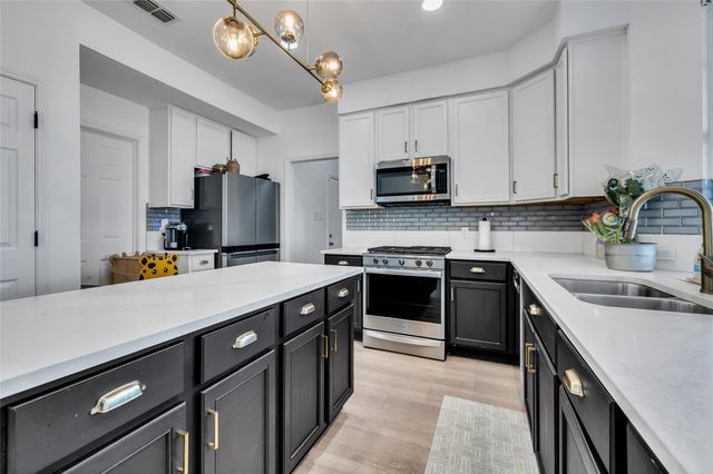 409 Baldwin Street, Grand Prairie, TX 75052