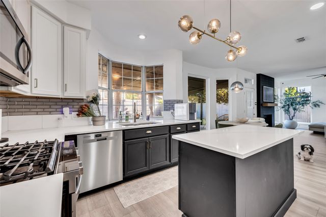 409 Baldwin Street, Grand Prairie, TX 75052