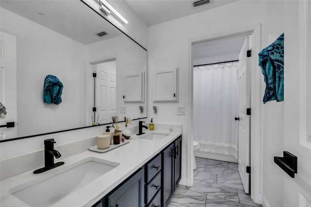 409 Baldwin Street, Grand Prairie, TX 75052