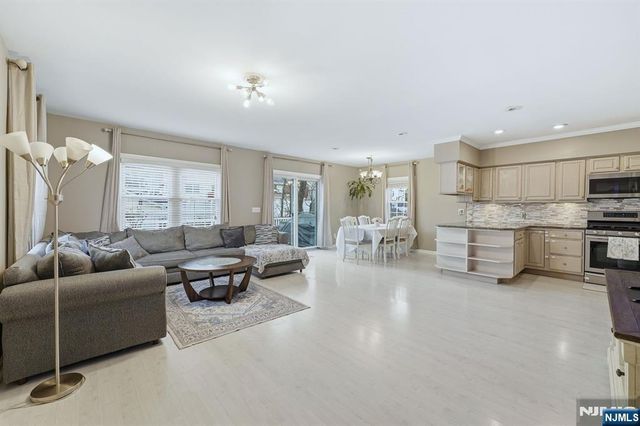 11 Thiem Avenue, Rochelle Park, NJ 07662