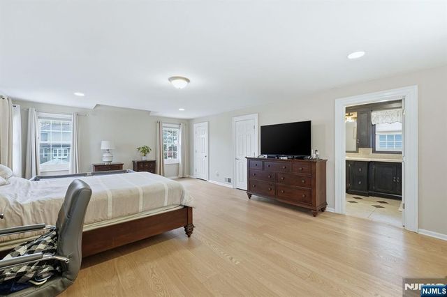 11 Thiem Avenue, Rochelle Park, NJ 07662