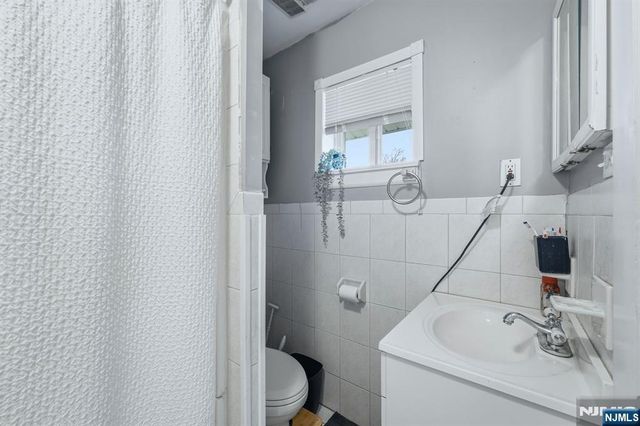 11 Thiem Avenue, Rochelle Park, NJ 07662