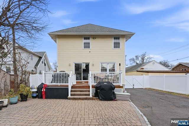 11 Thiem Avenue, Rochelle Park, NJ 07662