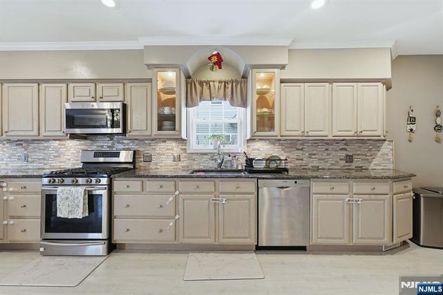 11 Thiem Avenue, Rochelle Park, NJ 07662