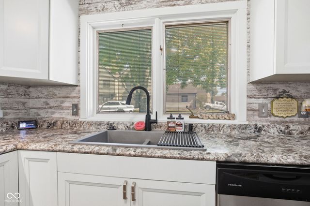 5924 Highgate Circle E, Indianapolis, IN 46250