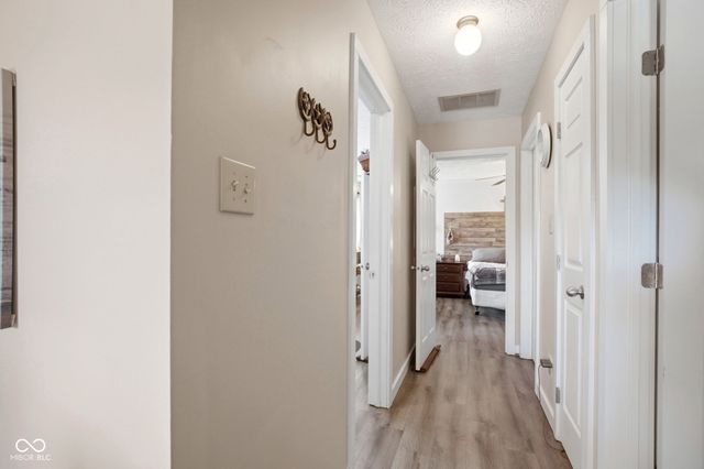 5924 Highgate Circle E, Indianapolis, IN 46250
