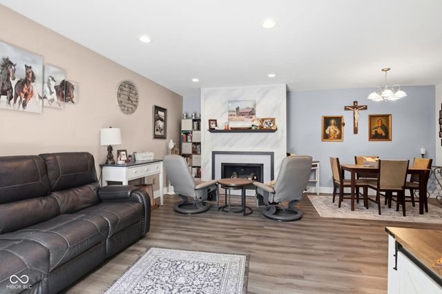 5924 Highgate Circle E, Indianapolis, IN 46250