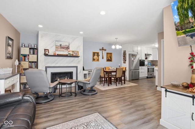 5924 Highgate Circle E, Indianapolis, IN 46250