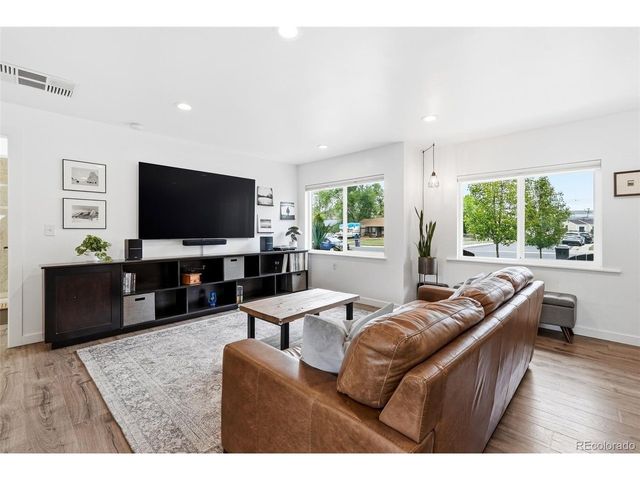 2815 S Glencoe St, Denver, CO 80222