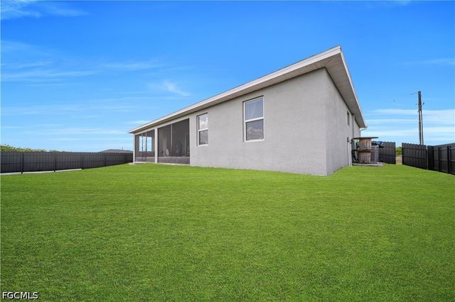 384 Neighborly RD, Labelle, FL 33935