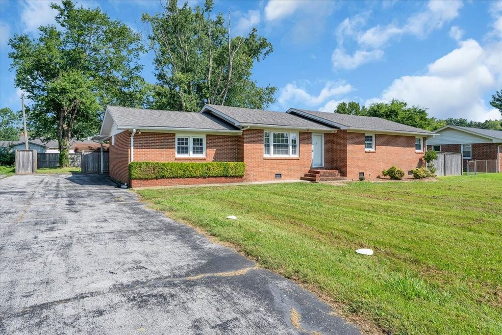 611 Henley St, Manchester, TN 37355