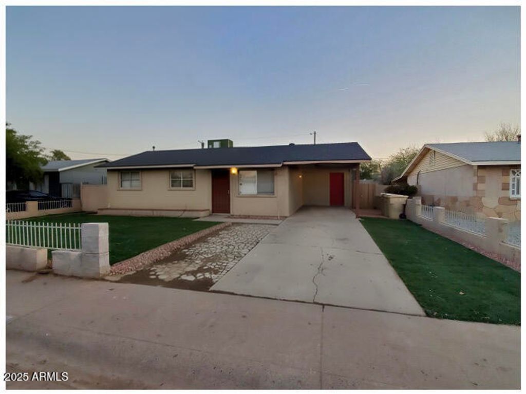 6525 W PECK Drive, Glendale, AZ 85301