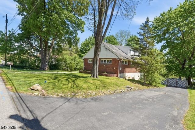 15 Valley View Ave, Randolph Twp., NJ 07869