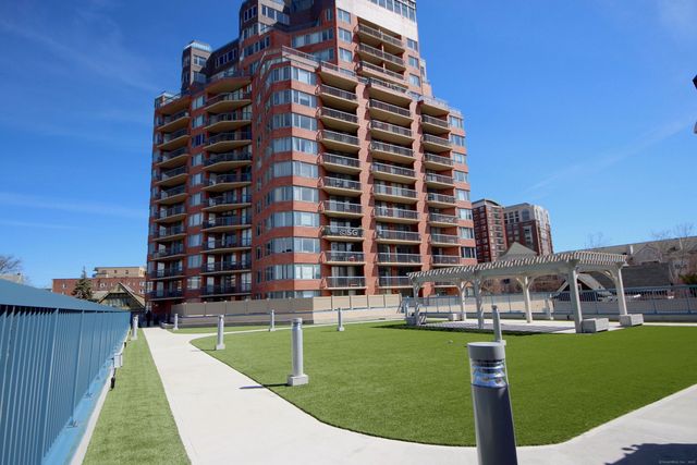 25 Forest Street 11M, Stamford, CT 06901